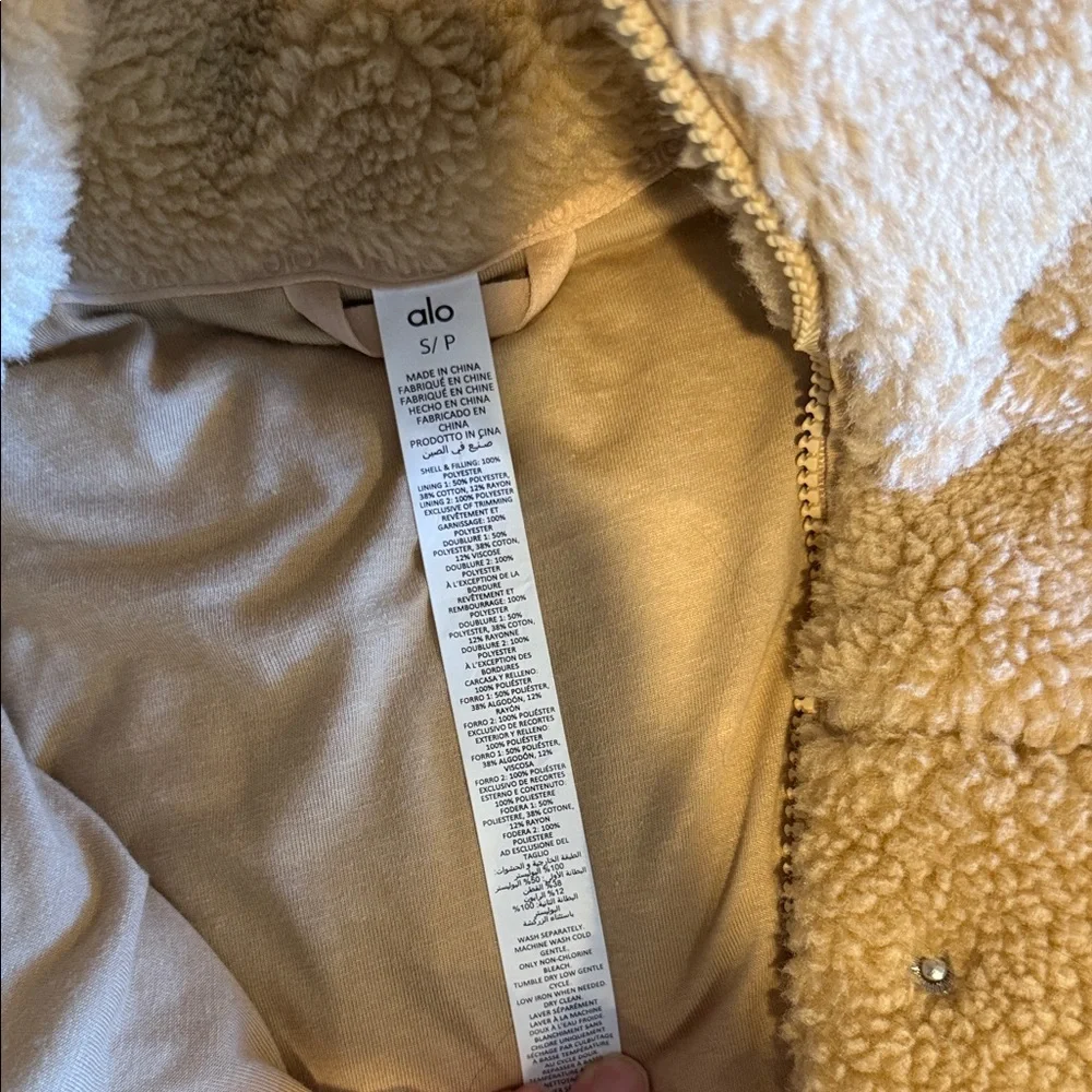 ALO Yoga Cream Sherpa Puffer Jacket - Picture 2 of 3